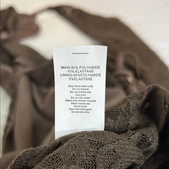 Elegant Brown Backless Lace Dress - Picture 8 of 8